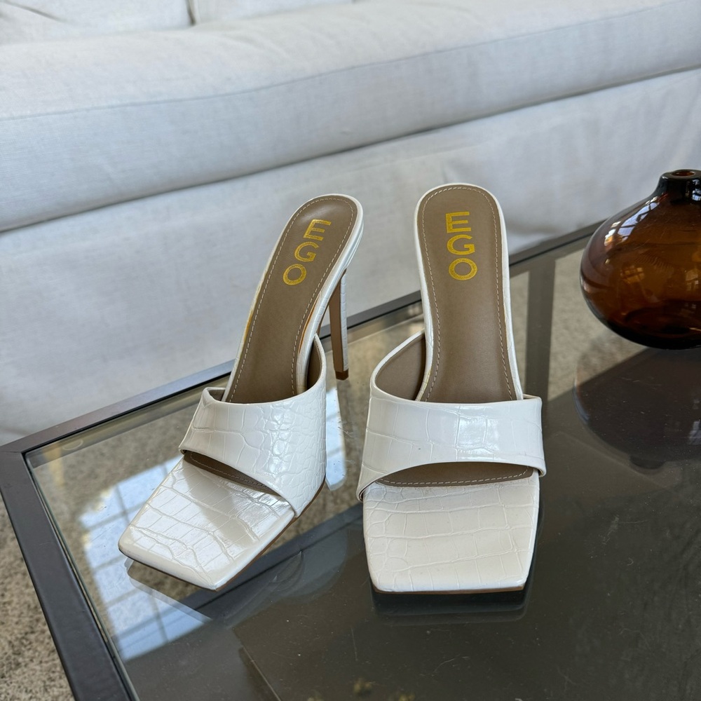NWT Ego Heels